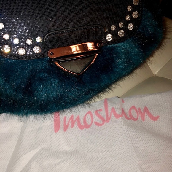 Gorgeous Teal Purse - Picture 6 of 6